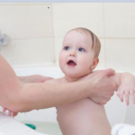 Safe and Effective Ways to Bathe a Newborn Baby